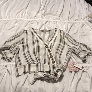 NWT - Gypsies & Moonduar Crop top